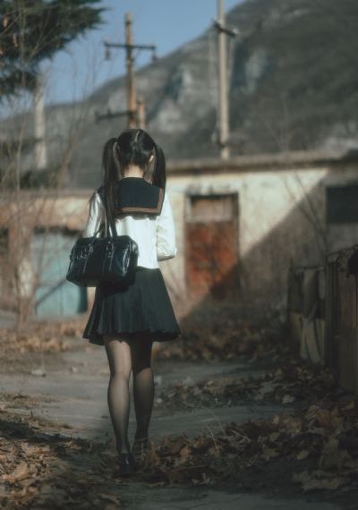 欧美是区=区_无删减在线播放